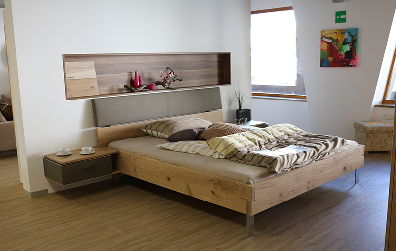 Seamless Wood-look Tile Floor