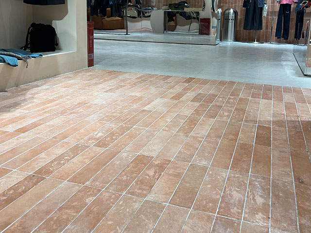 Chain-Clothing-Store-in-Guangzhou