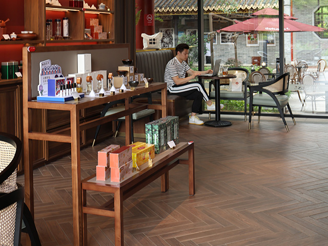 Chain Coffee Shop