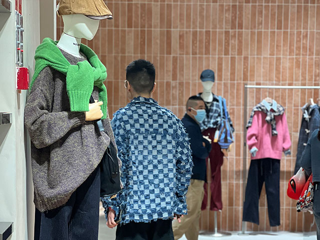 Chain-Clothing-Store-in-Guangzhou