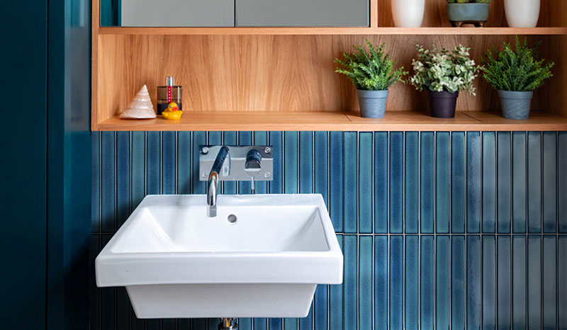 subway bathroom tile.jpg